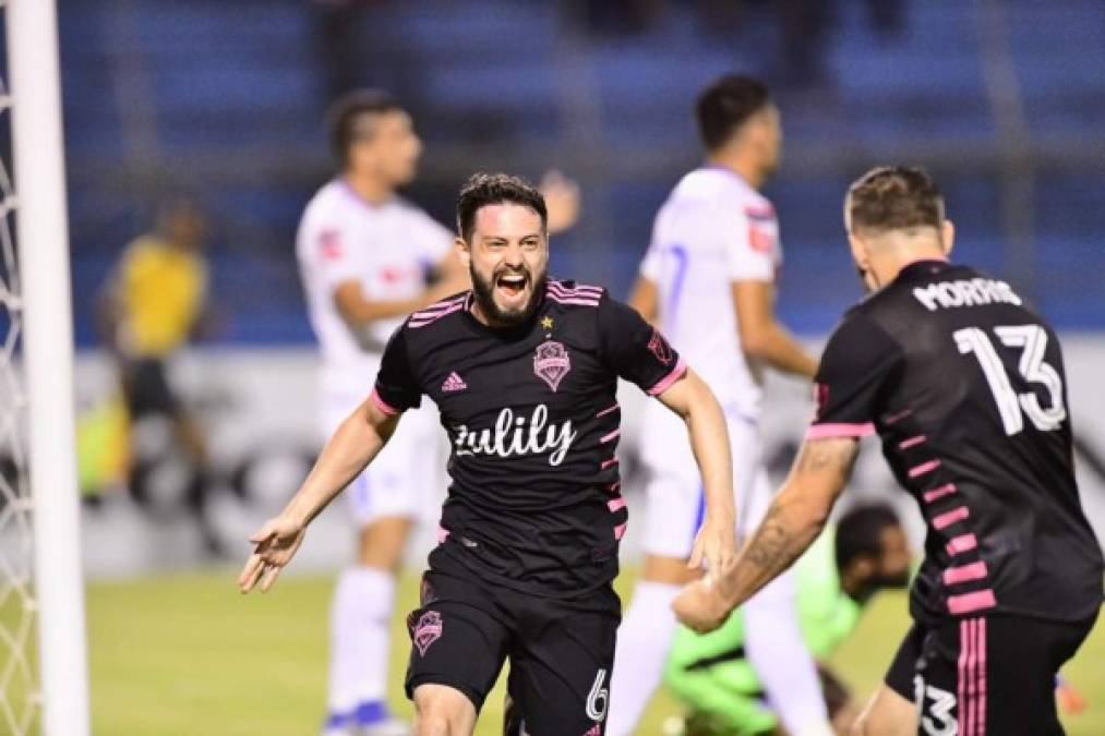 El brasileño João Paulo celebrando su gol, el 0-1 del Seattle Sounders contra el Olimpia.