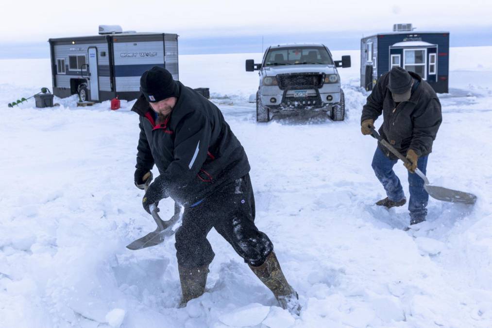 Según el pronóstico del Servicio Meteorológico del país, se espera que la tormenta continúe este lunes su avance hacia el norte y deje nieve de forma intensa en áreas del noreste de EEUU, los Apalaches Centrales y la parte baja de los grandes lagos (Ontario, Hurón y Erie).