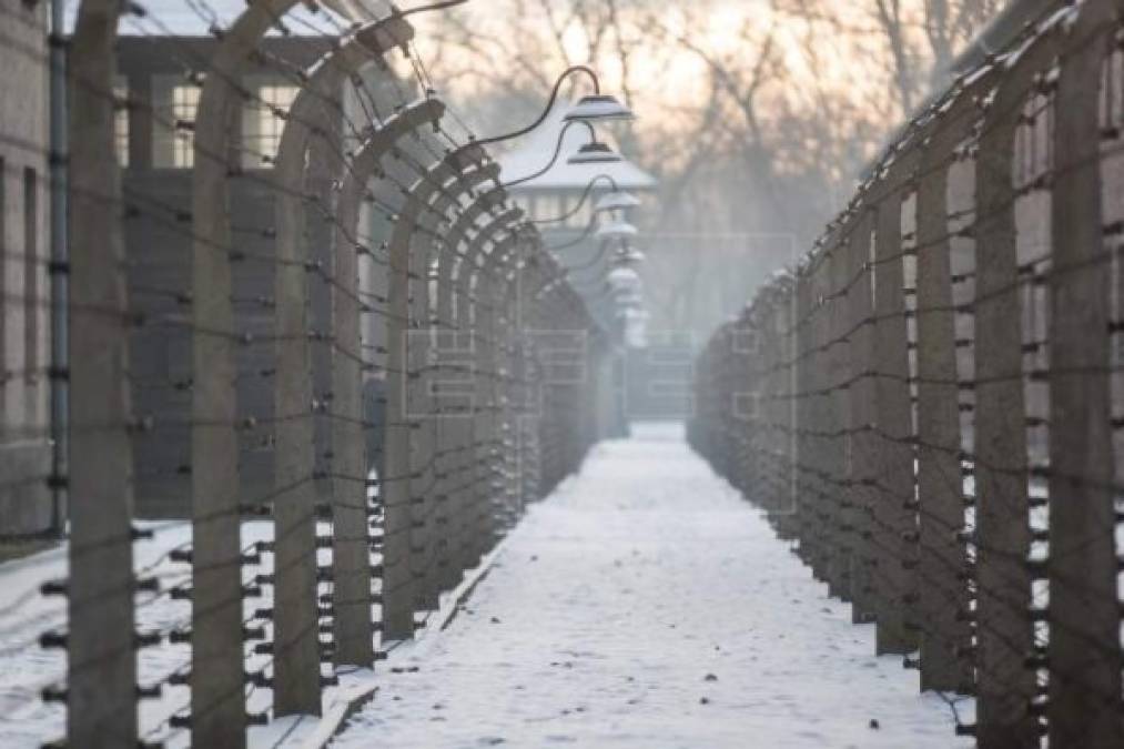 El campo fue liberado por el Ejército Rojo (soviético) el 27 de enero de 1945, fecha elegida por las Naciones Unidas para conmemorar el Día Mundial del Holocausto.