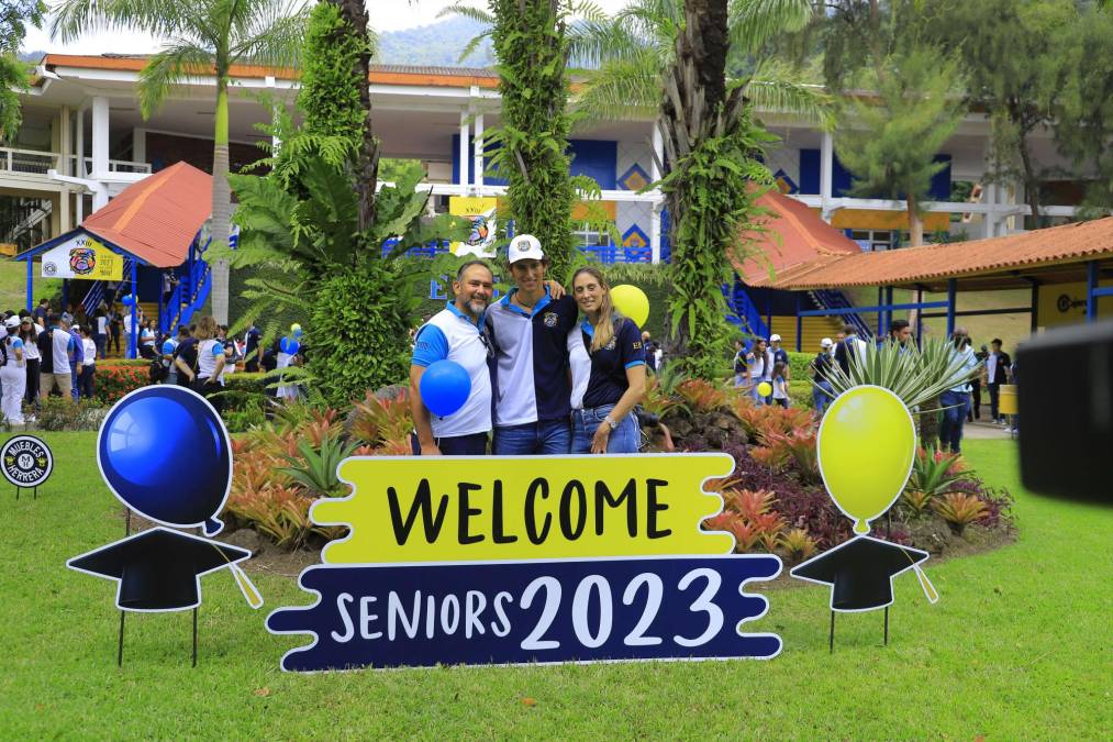 Seniors entrance 2023 de la Escuela Internacional Sampedrana