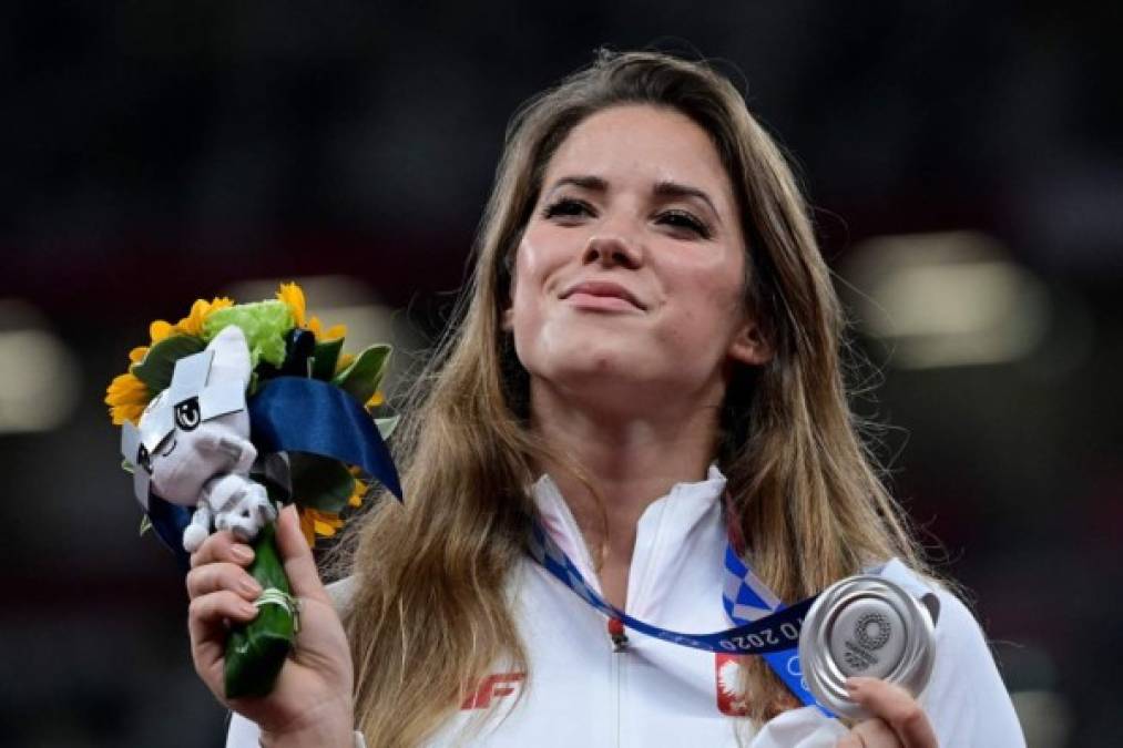 La deportista polaca María Andrejczyk, que ha dado mucho que hablar, especialmente en su país, por decidir deshacerse de su histórica medalla de plata conseguida en Tokio 2020 .