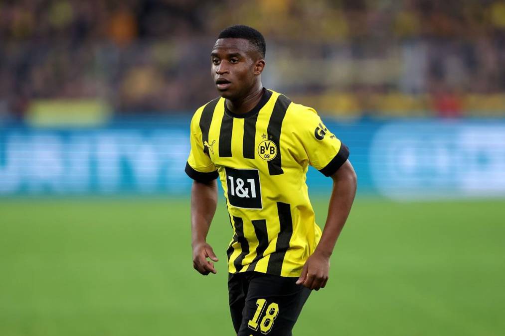 Hans-Joachim Watzke, director general del Borussia Dortmund, también se pronunció sobre el caso de Youssoufa Moukoko, cuyo contrato expira a final de temporada y que sigue sin renovar su vinculación en el Signal Iduna Park. “Lo que está intentando el jugador ahora mismo es conseguir una buena posición en las negociaciones para sí mismo. Es legítimo, pero igual de legítimo es que nosotros tengamos nuestras propias ideas”. Según las últimas informaciones, el Newcastle se ha sumado a las “novias” al jugador alemán. Barcelona, PSG, Chelsea o Manchester United, otros interesados.