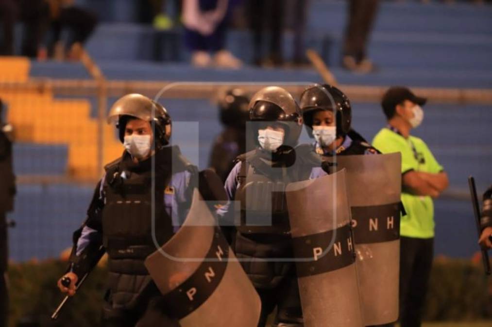 Se han instalado varios cordones de seguridad en los diferentes perimetros del estadio.