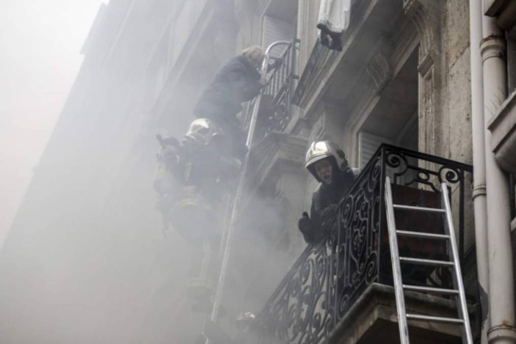 La explosión, causada por una fuga de gas, se produjo hacia las 09H00 de la mañana, hora local, en una zona densamente poblada de París y en la que hay numerosos hoteles.