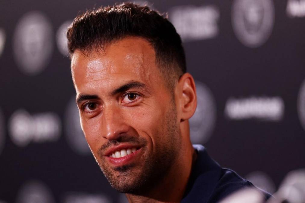 Sergio Busquets: Centrocampista de contención.