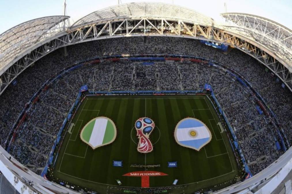 Una espectacular imagen panorámica del estadio de San Petersburgo antes del inicio del partido entre Nigeria y Argentina. Foto AFP