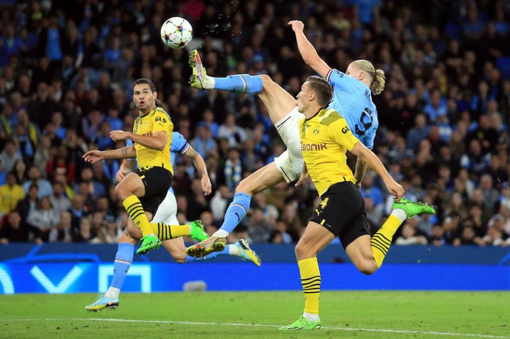 El acrobático vuelo de Erling Haaland para marcar un espectacular golazo en la remontada del Manchester City (2-1) contra el Borussia Dortmund.