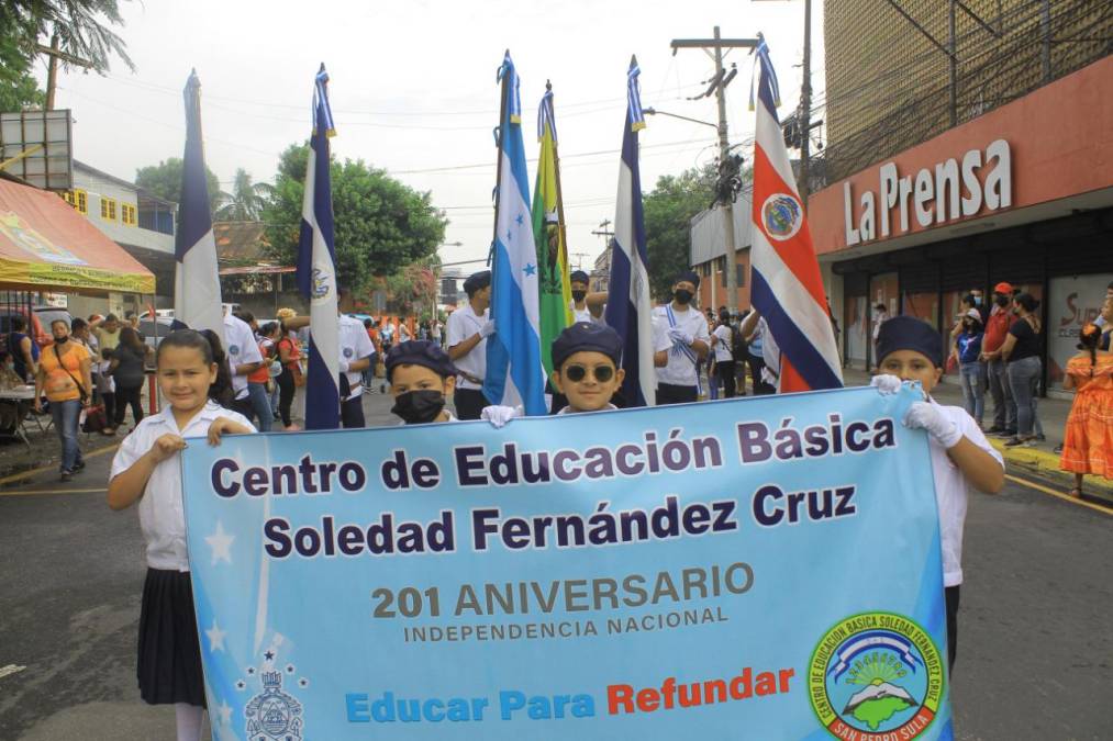 Los estudiantes del Centro de Educación Básica Soledad Fernández Cruz acudieron contentos a los desfiles de este año