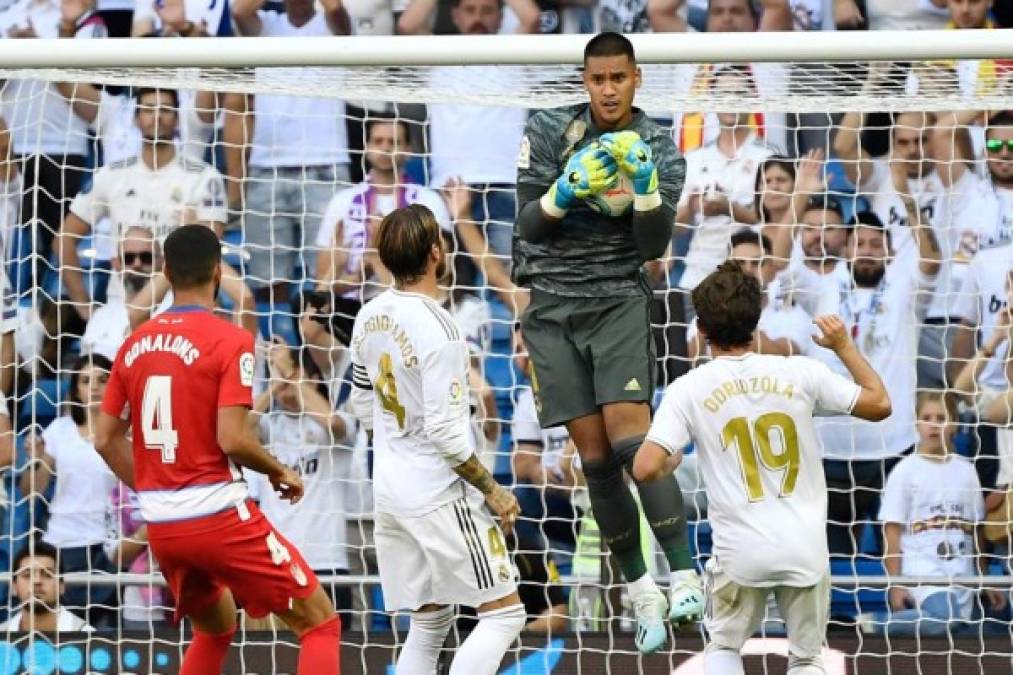 La debilidad en el Real Madrid sigue siendo la portería. Hoy el francés Areola fue titular en lugar de Courtois, pero cometió un blooper que fue sancionado como penal a favor del Granada.¿Extrañan a Keylor en el club blanco?