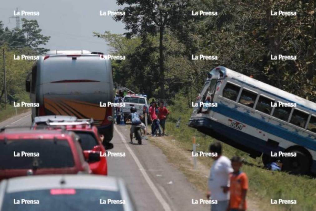 El accidente ocasionó un gran embotellamiento vehicular en la zona.