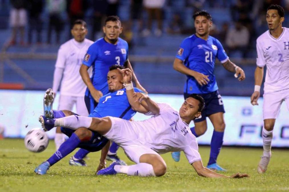 Denil Maldonado - El jugador de Los Angeles FC de la MLS continuará siendo jugador titular y conformará el muro en la zaga central.