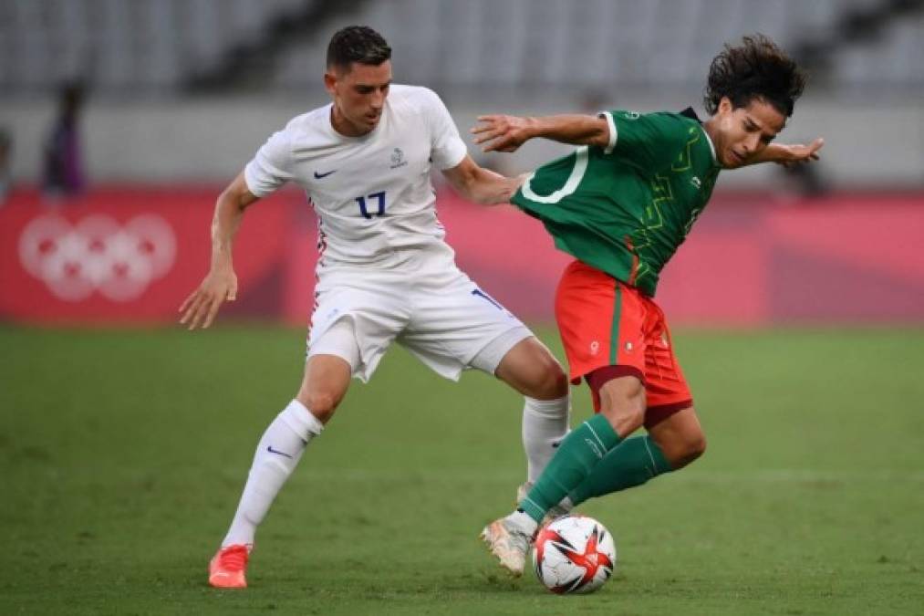 Diego Lainez (México): . Recibiendo en banda derecha es eléctrico, desborda con facilidad y supera rivales para hacer avanzar al colectivo. Sus diagonales son punzantes, y su forma de mover las piernas en cada uno contra uno, ágiles y prácticas por igual, le convierten en un argumento dominante en situaciones de desborde. Foto AFP.