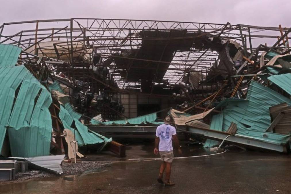 Los residentes del norte de Florida despertaron este jueves para hacer frente a la devastación causada por el huracán Michael que dejó al menos dos muertos, miles de casas destruidas y severas inundaciones en el norte del Estado.