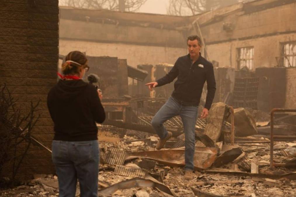 El gobernador Gavin Newsom visitó el sábado los restos carbonizados de Greenville y expresó su 'profunda gratitud' a los equipos que luchan contra lo que denominó 'incendios forestales inducidos por el clima'.