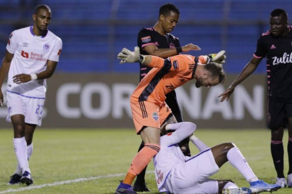 El portero del Seattle Sounders, Stefan Frei, se enfado bastante con Yustin Arboleda y arremetió contra el colombiano.