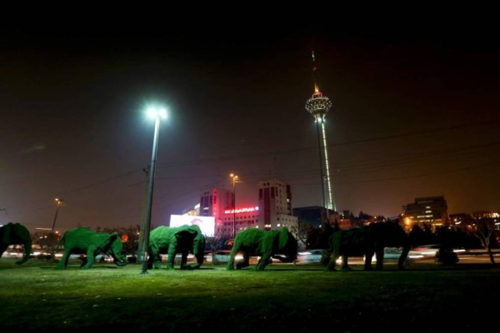 Irán:<br/><br/>Este país celebra el Año Nuevo en el Nouruz o festival del primer día de la primavera y el principio del año iraní. Algunas comunidades lo celebran el 21 de marzo, y otras el día del equinoccio de primavera, que puede ser el 20, el 21 o el 22 de marzo.<br/><br/>Otros países que celebran Año Nuevo con el Nouruz son: Azerbaiyán, Kirguistán, Pakistán, Turquía y Uzbekistán.<br/><br/>​El 30 de noviembre de 2016 se añadieron a esta candidatura Afganistán, Irak, Kazajistán, Tayikistán y Turkmenistán.<br/><br/><br/><br/>