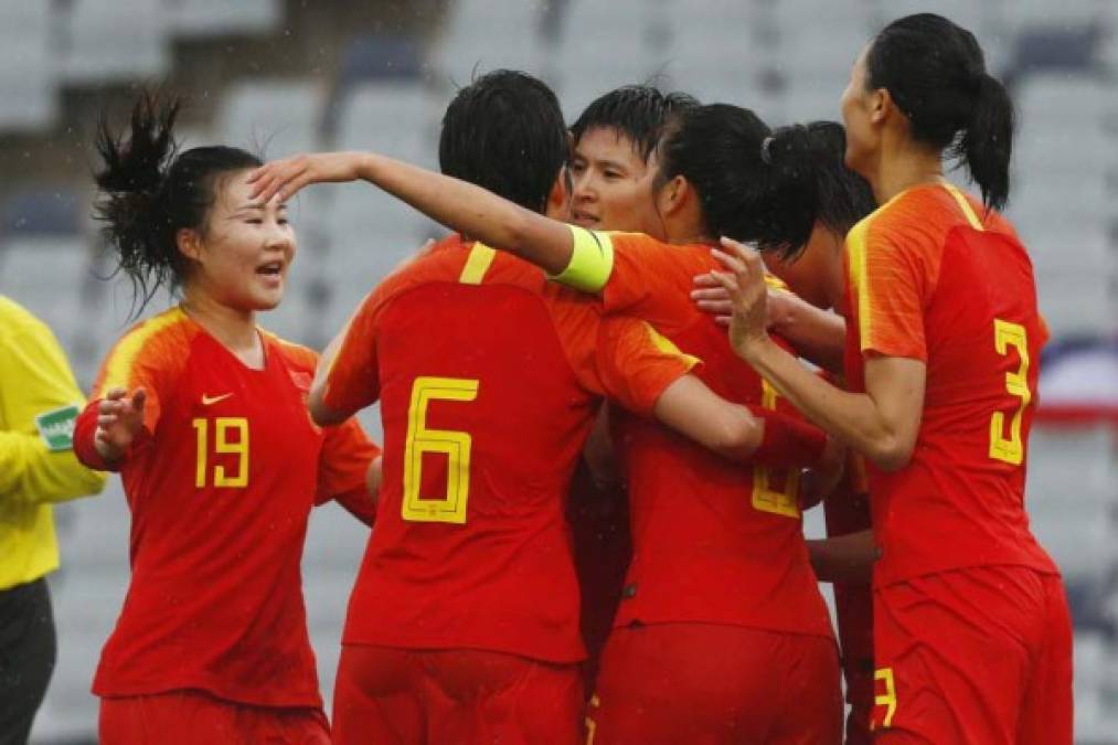 El temor ante un posible contagio ha llegado al punto que, en el fútbol femenino, la selección de Tailandia decidió no participar en La Copa de la Mujer de Chipre 2020 por seguridad.<br/>