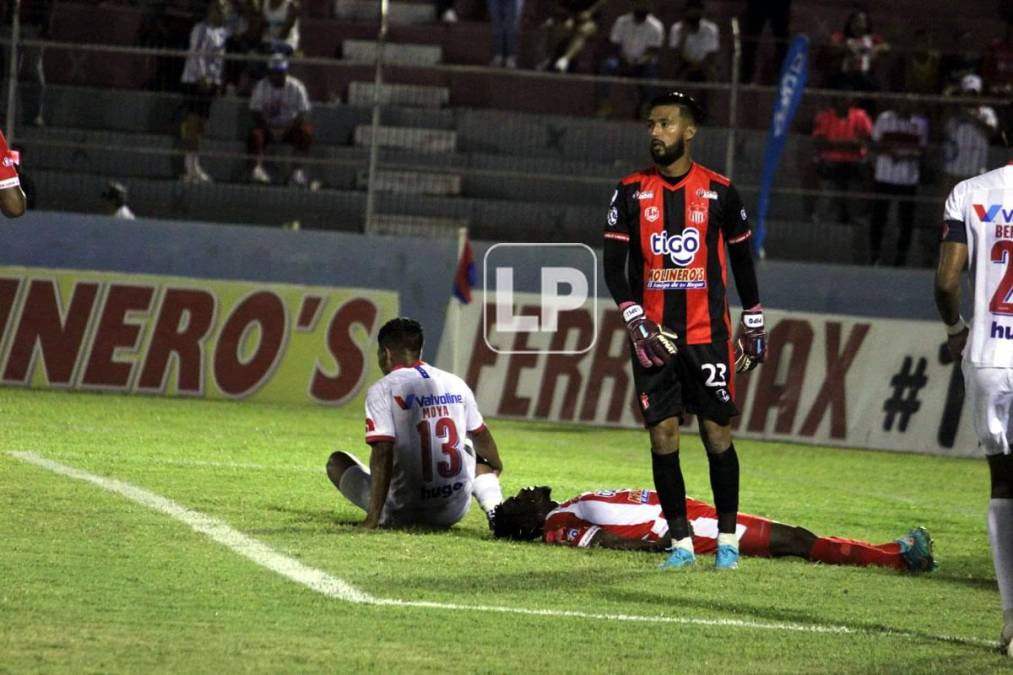 Brayan Moya buscó el gol frente al Vida, pero no tuvo éxito.