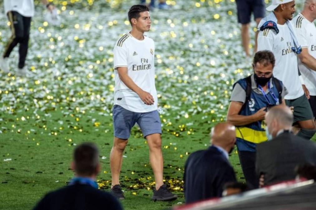 El look con el que apareció James Rodríguez en la celebración del Real Madrid. El colombiano, al igual que Bale, ni siquiera cruzó miradas con Zidane, quien lo ha borrado del plantel.
