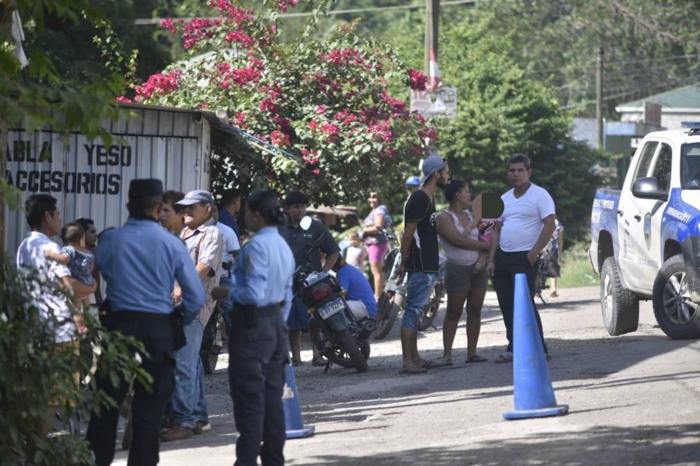 Familiares de la víctima y personas que la conocían también se hicieron presentes.