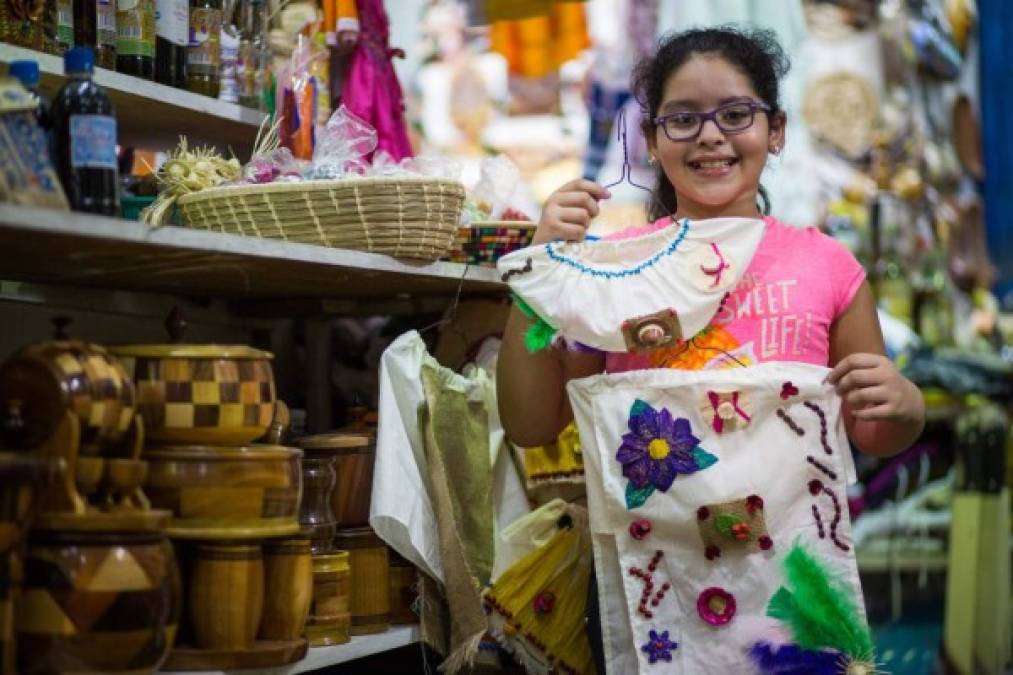 El mercado Guamilito de San Pedro Sula ha sido el lugar perfecto para encontrar artesanías, platillos típicos y hasta trajes típicos para niños.