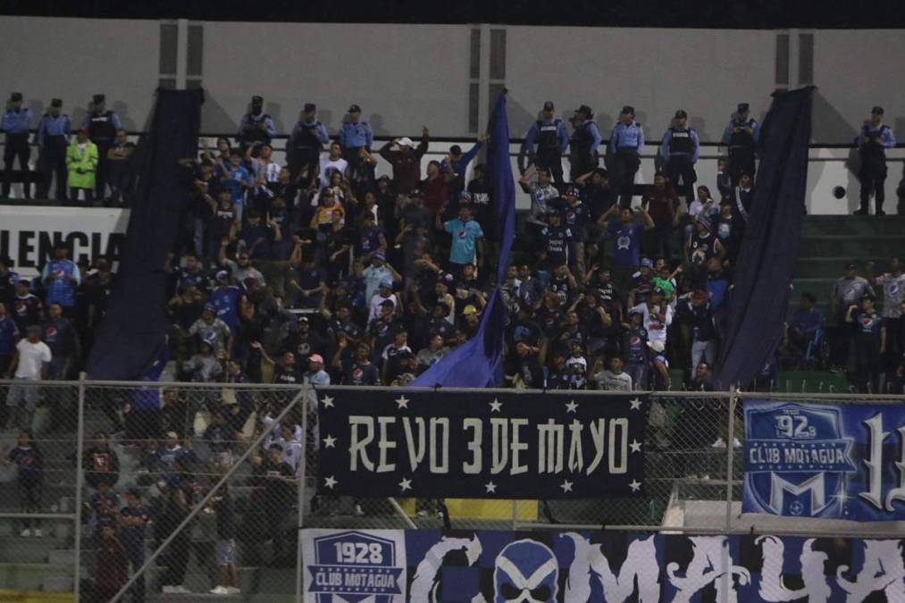 Cinco aficionados del Motagua fueron detenidos por amenazar a los jugadores del Ciclón Azul.