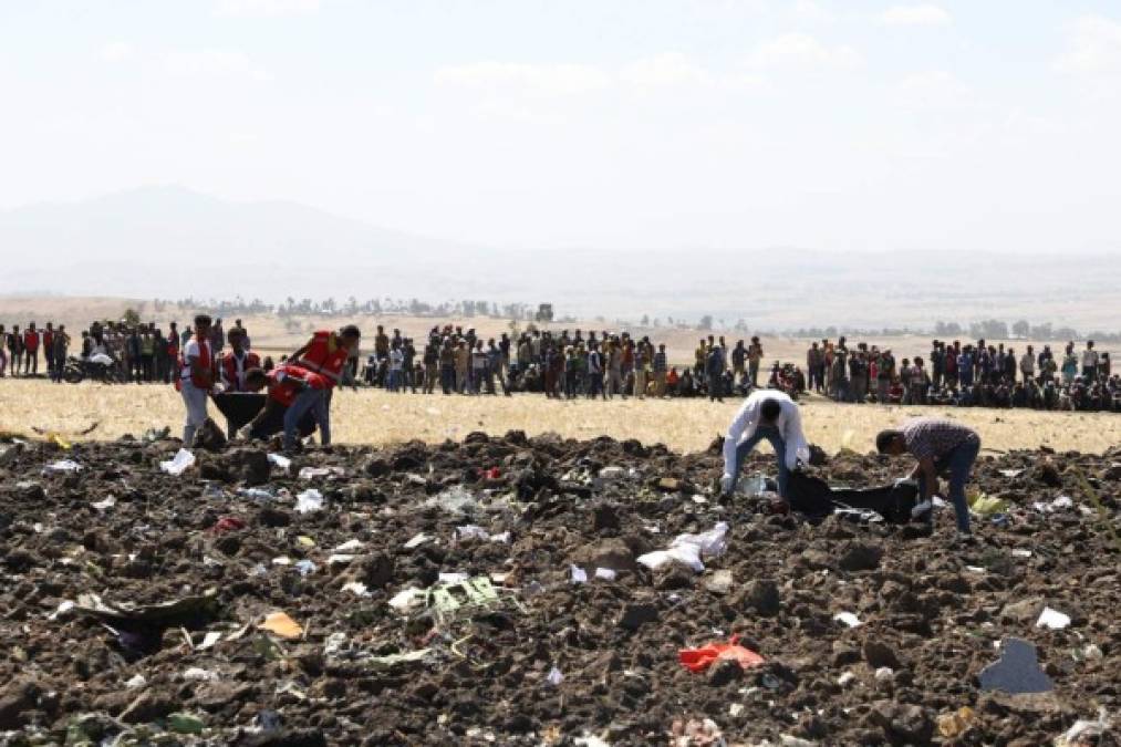 Revelan imágenes del avión de Ethiopian Airlines que se desplomó con 157 personas