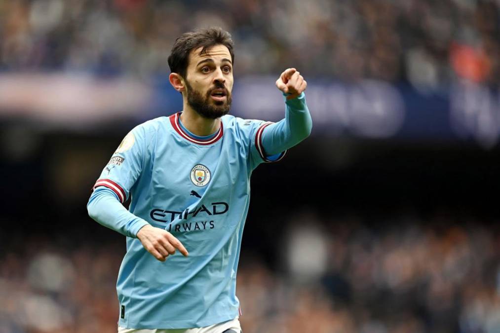 Bernardo Silva - El delantero portugués aún tiene contrato con el Manchester City pero varios clubes podrían intentar su fichaje este mismo verano. El PSG lidera la lista de equipos que intentarán incorporarlo. Así lo asegura L’ Équipe, que insiste que es la gran prioridad para este verano. En París lo ven como el sustituto de Messi.