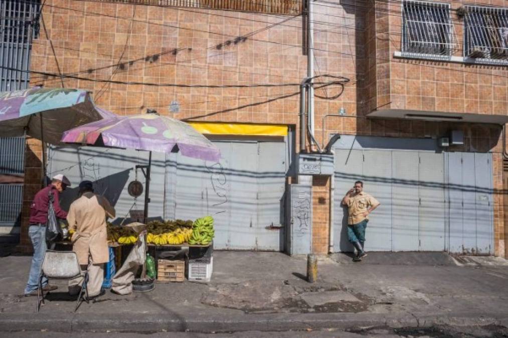 Aunque Maduro llamó a no subir los precios, estos comenzaron a dispararse desde el viernes cuando decretó que el salario mínimo se multiplicará por 35 desde el 1 de septiembre.