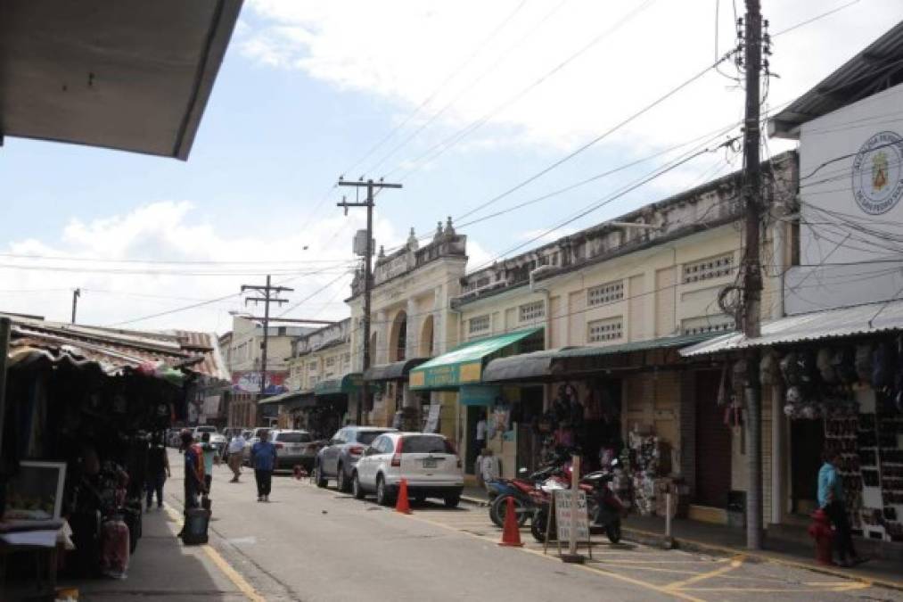 El mercado municipal sampedrano se ubica en el centro de la ciudad.