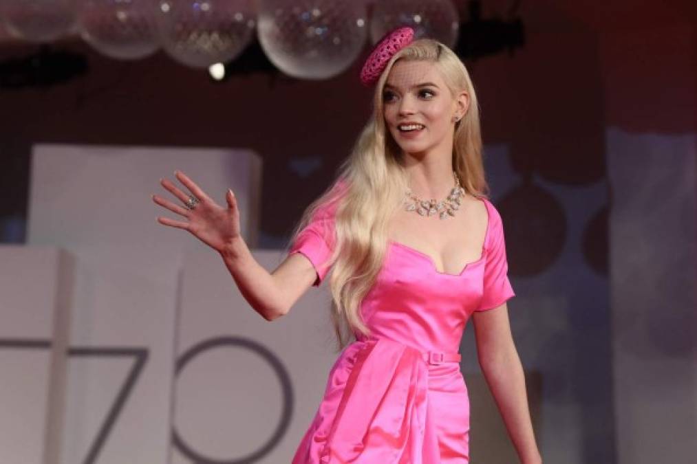 Anya Taylor-Joy, una 'Barbie” en la alfombra roja del Festival de Cine de Venecia