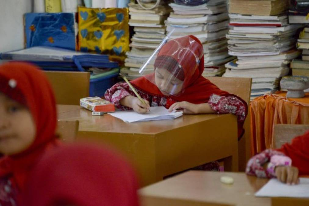 Varios países han ido reaperturando las escuelas, llevando a los niños a adaptarse a una nueva normalidad.