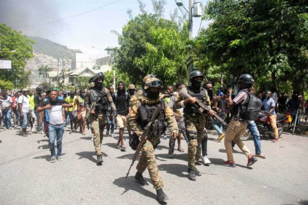 Policía de Haití captura a supuestos asesinos de Moise en sangriento operativo
