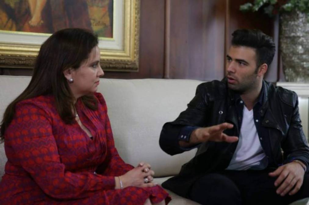 Jencarlos Canela junto a la primera dama de Honduras, Ana de Hernández. <br/><br/>