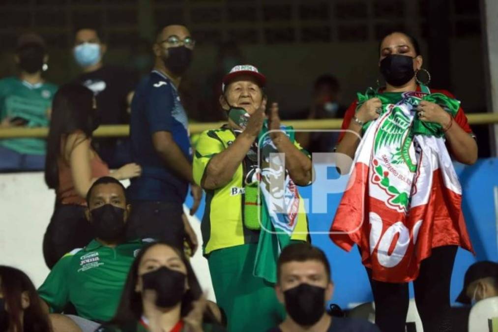 Enriqueta Sagastume, más conocida como Doña 'Queta', reapareció en el regreso de los aficionados a los estadio y se hizo presente en el Morazán para apoyar a su amado Marathón.