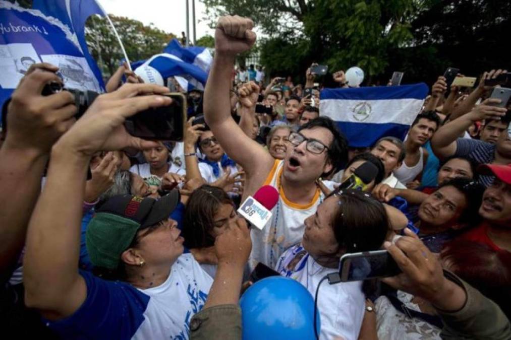 Miles de nicaragüenses salieron a las calles de las principales ciudades para celebrar este martes la liberación de al menos 50 presos políticos, entre los que se encontraban los líderes de las protestas contra el régimen de Daniel Ortega.