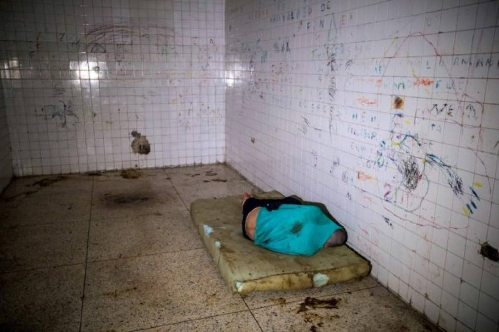 Miles de pacientes mentales se ven forzados en Venezuela a atravesar diariamente un doble laberinto: el de sus propios trastornos y la escasez de asistencia médica pública que les ayude a mejorar.