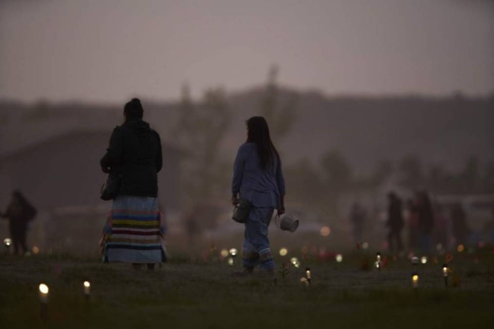 El día festivo nacional de Canadá, el jueves, estuvo marcado por un ajuste de cuentas sombrío sobre su pasado de colonia británica. Carias ciudades cancelando las celebraciones.