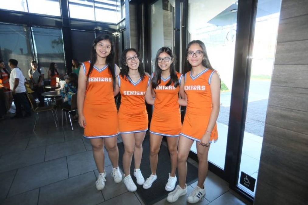 Lohany Valenzuela, Andrea Castillo, Thanya Bonilla y Rocío de María Cerna