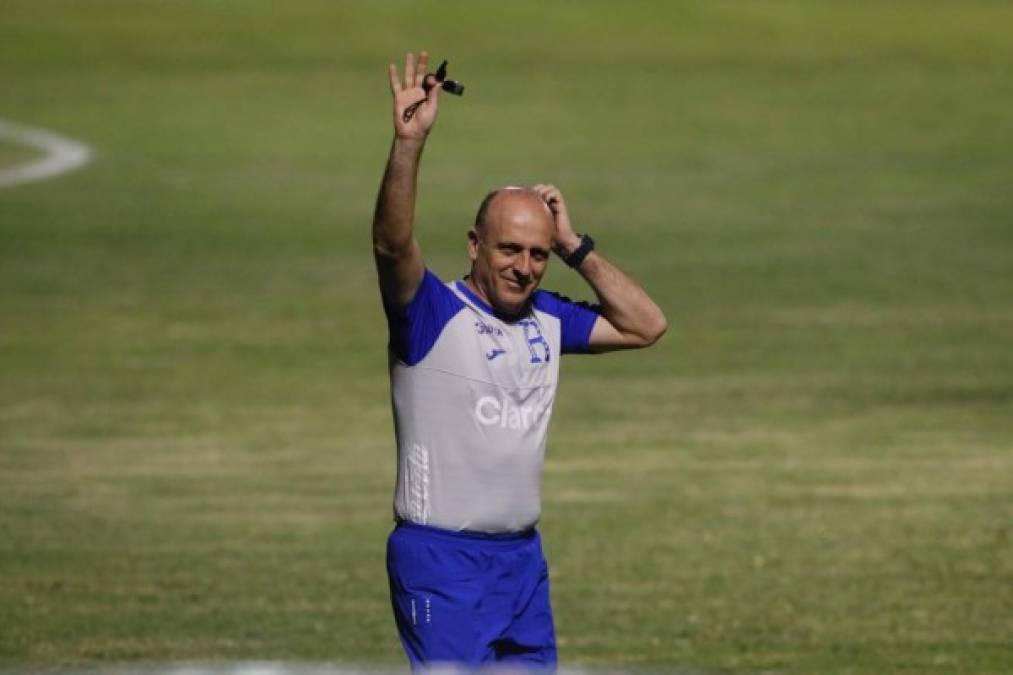 El entrenador uruguayo Fabián Coito mostró su buen estado de ánimo en el entreno de la H.