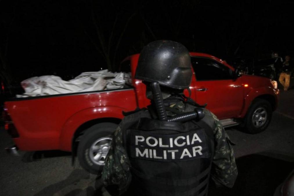 Estas dos matanzas se producen pocos después de que el presidente de Honduras, Juan Orlando Hernández, declarara el pasado 17 de diciembre 'emergencia' en los 27 centros penales, que alojan a más de 21.000 reos, con el fin de dar el control de las cárceles a la Fuerza de Seguridad Interinstitucional Nacional (Fusina), encabezada por militares y policías.