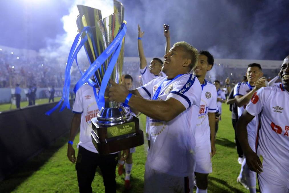 Germán ‘Patón’ Mejía estaba muy contento con la Copa 35 del Olimpia.