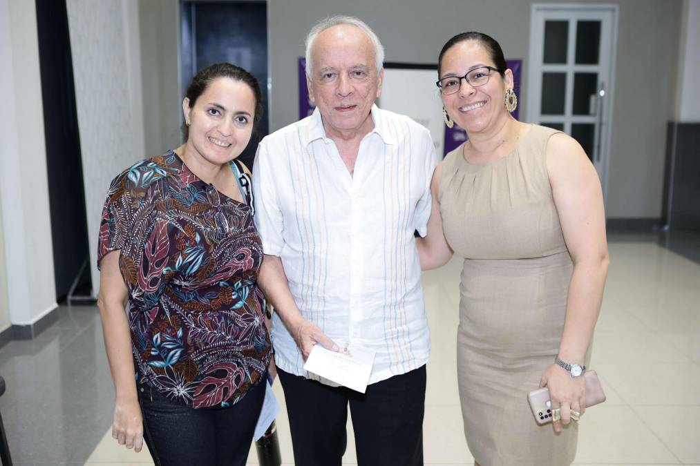 Karla Guzmán, Julio Escoto y Karen Vaquedano 