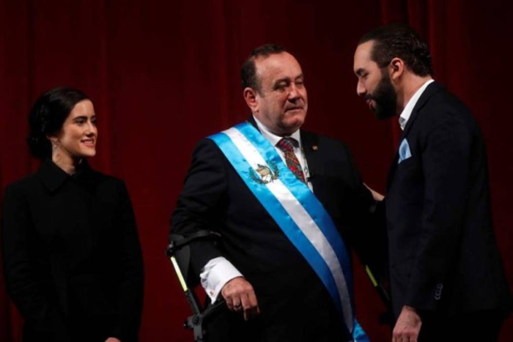 El presidente y su hija saludaron a las delegaciones de varios países que asistieron a la juramentación. En la imagen, el presidente de El Salvador, Nayib Bukele.