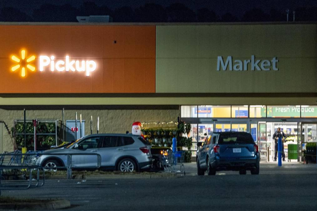 Otras cuatro personas permanecían hospitalizadas en condición desconocida tras el tiroteo ocurrido el martes por la noche en la ciudad de Chesapeake, en el sur del estado de <b>Virginia</b>, dijo el jefe de policía, Mark Solesky.