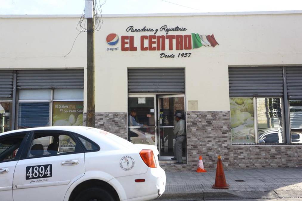 Panadería y Repostería El Centro fundada el 30 de diciembre de 1956 es otro negocio insigne de San Pedro Sula, se encuentra en la 2 calle, entre 6 y 7 avenida del barrio El Centro. Ahí encuentran variedad de pan, como semitas, cachitos, pan molde, lenguas, entre otros. Proveen a restaurantes y supermercados.