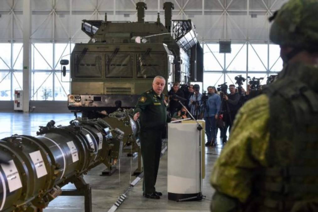 Rusia mostró hoy al mundo su controvertido misil de crucero 9M729 (SSC-8, según la clasificación de la OTAN), que según EEUU viola el tratado de eliminación de los misiles de alcance corto y medio (INF), extremo que las autoridades rusas niegan de manera categórica.