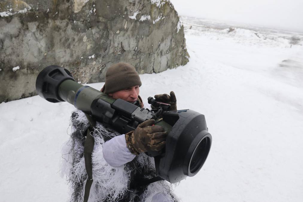 Los militares ucranianos también probaron un sistema de lanzacohetes autopropulsado diseñado en la antigua Unión Sovietica.