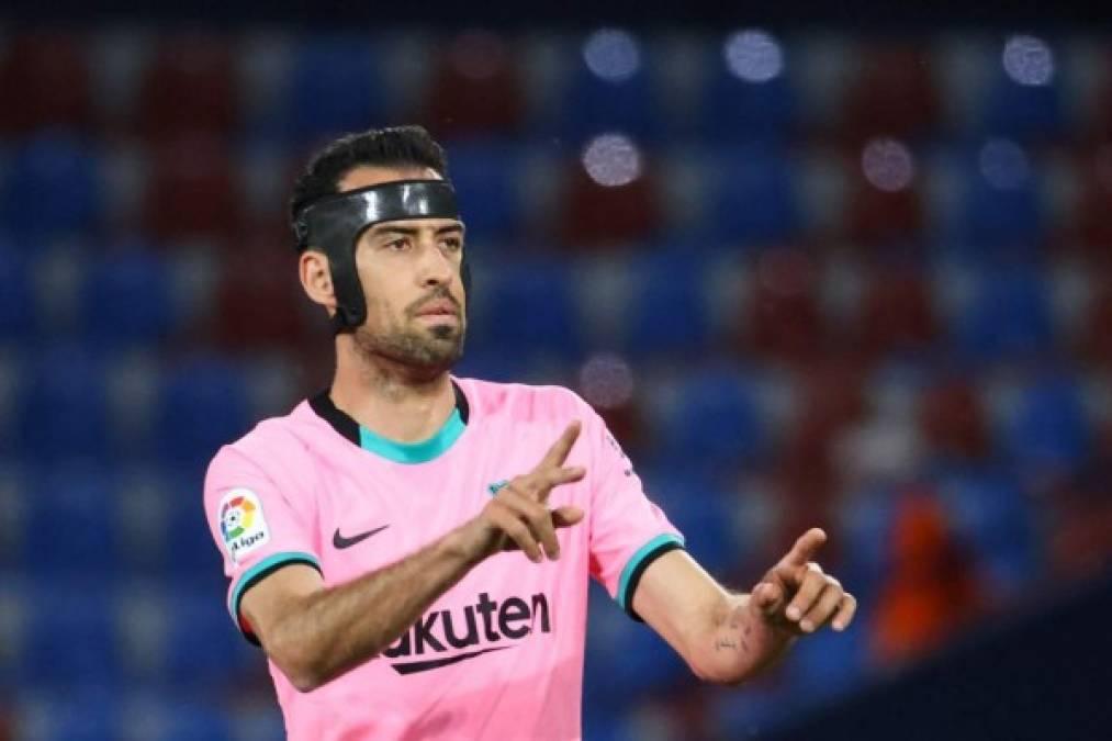 Sergio Busquets: En el Barcelona esperan que el mediocampista acepte una rebaja salarial, teniendo en cuenta que la actualidad económica del club no es la mejor. De no llegar a un acuerdo en el tema de dinero ,se le buscará una salida. Foto AFP.