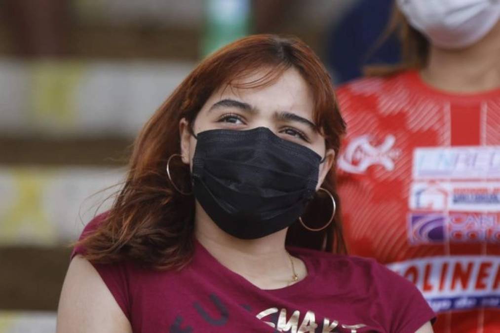 El estadio de Tocoa se adornó con la belleza de las mujeres...